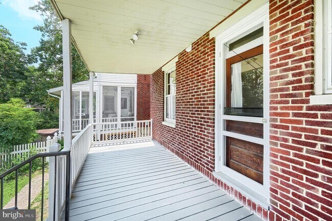 Building Photo - 317 N Stratton St