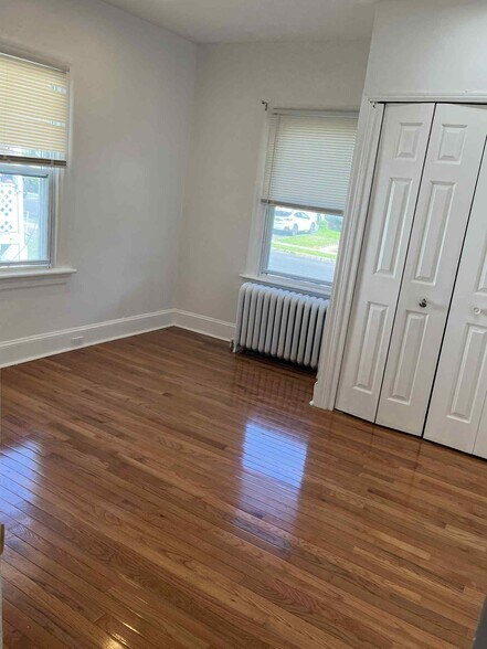 Small bedroom - 1368 High Ave