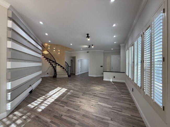 Building Photo - 20 Gonsalves Ct
