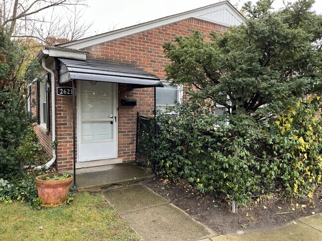 Building Photo - 2621 Rochester Rd