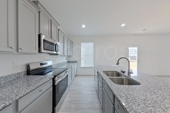 Building Photo - 100 English Oak Ln