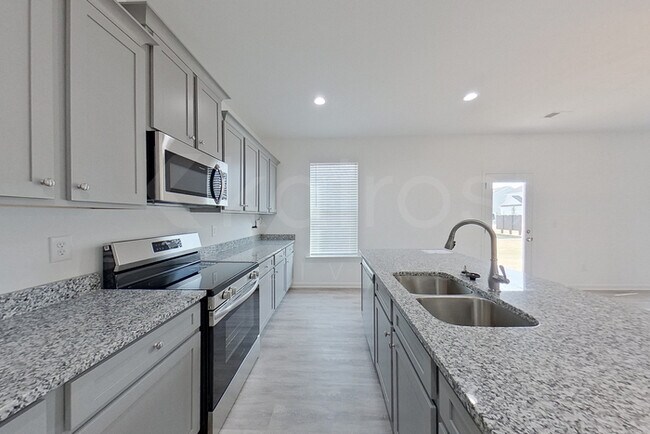 Building Photo - 100 English Oak Ln