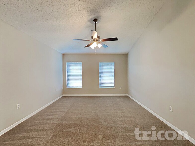 Building Photo - 9312 Thunderbolt Dr