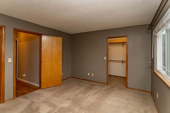Building Photo - 6109 Lowlander Ct