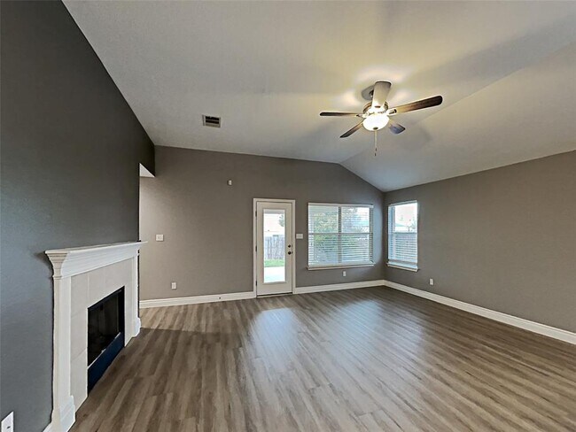 Building Photo - 441 Goldenrod St