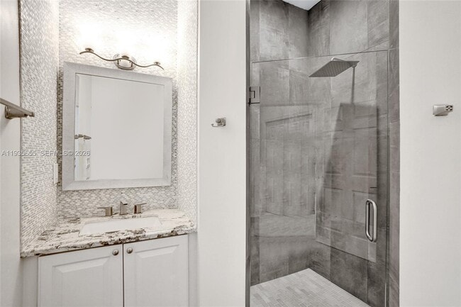 Building Photo - 652 W Palm Aire Dr