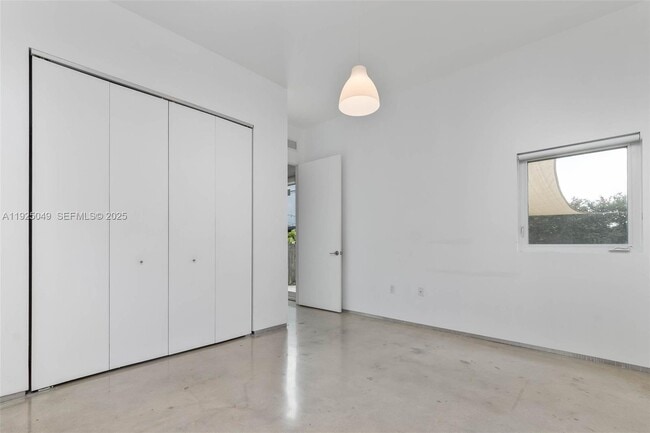 Building Photo - 3660 SW 24th Ter