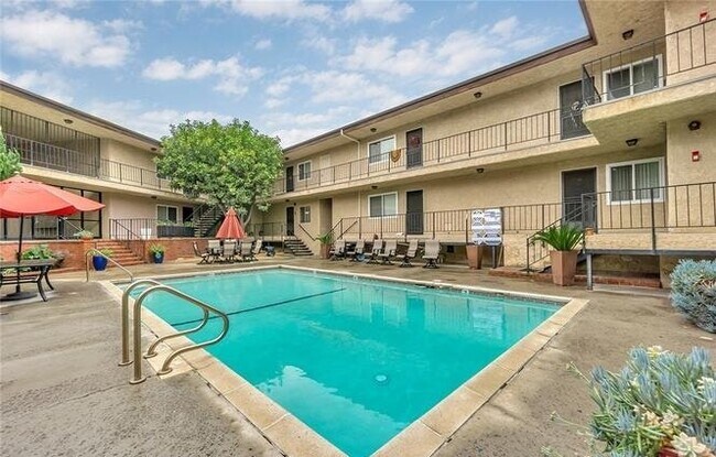 Building Photo - 3907 La Crescenta Ave