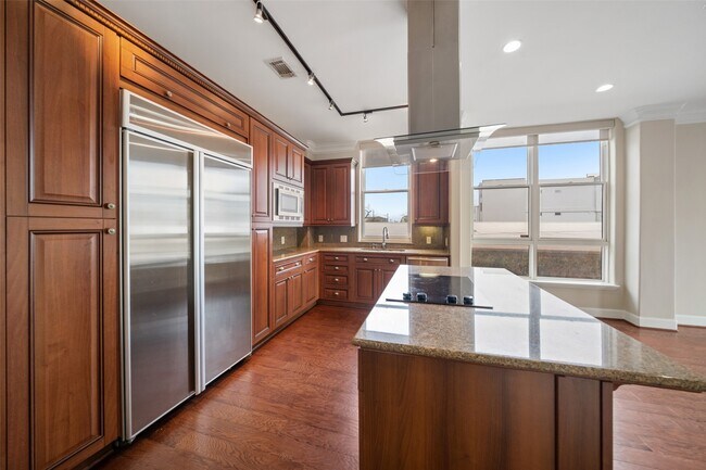 Building Photo - 1419 Montrose Blvd