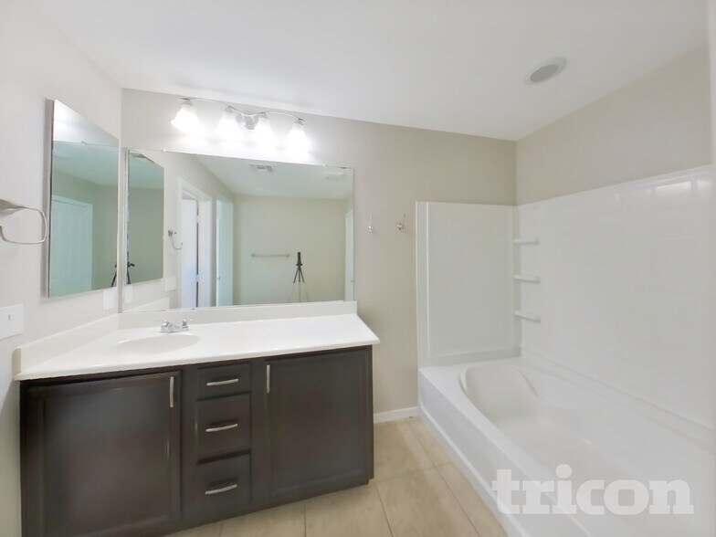 Building Photo - 819 W Dana Dr