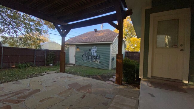 Building Photo - Craftsman-Style Home in Historic Fairmount!