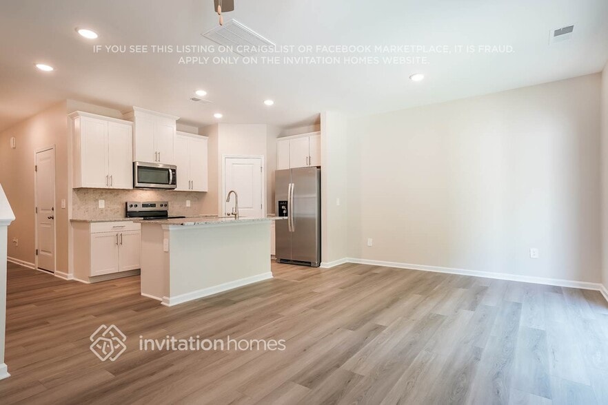 Building Photo - 810 Holiday Pk Ln