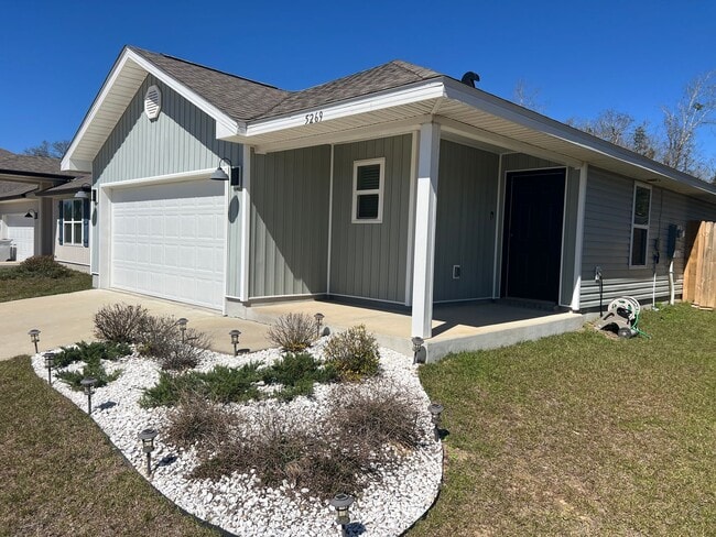 Building Photo - Beautiful 3 Bedroom, 2 Bath Pace Home available !!