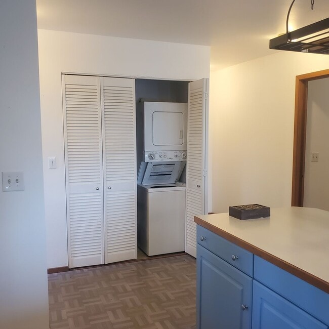 Building Photo - 1 Bedroom Apartment on Mason Lake