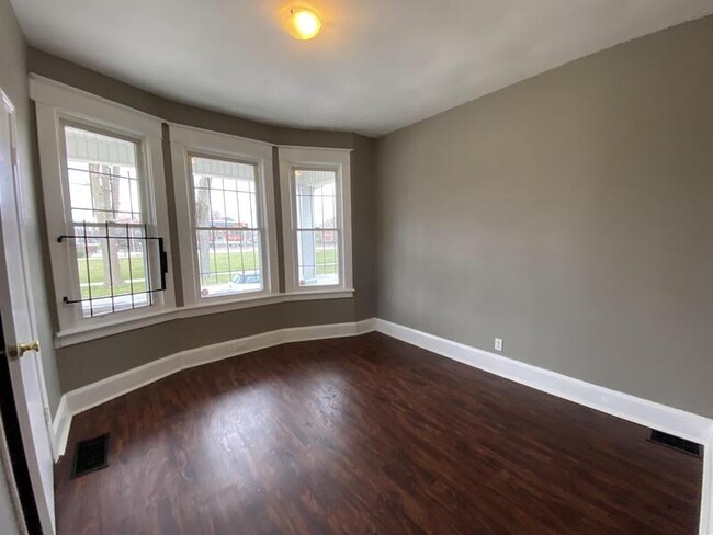 Building Photo - 2273 Mayville