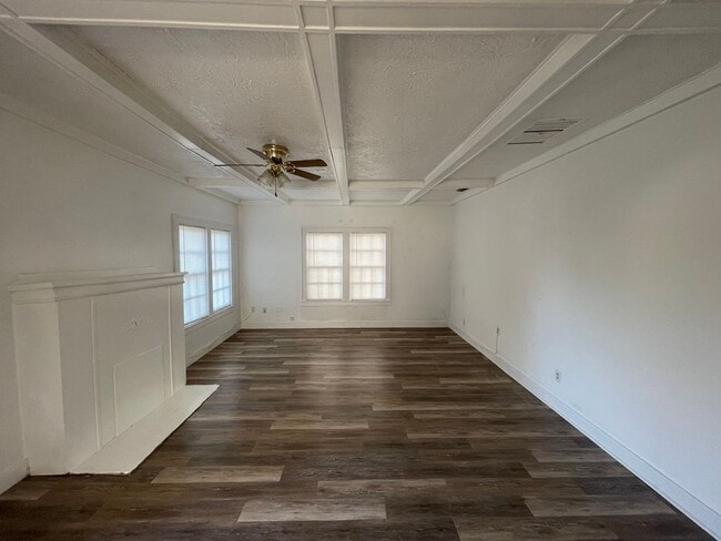 Building Photo - 3 bedroom, 1 bath