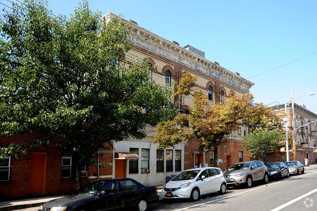 Building Photo - Onderdonk Apartments