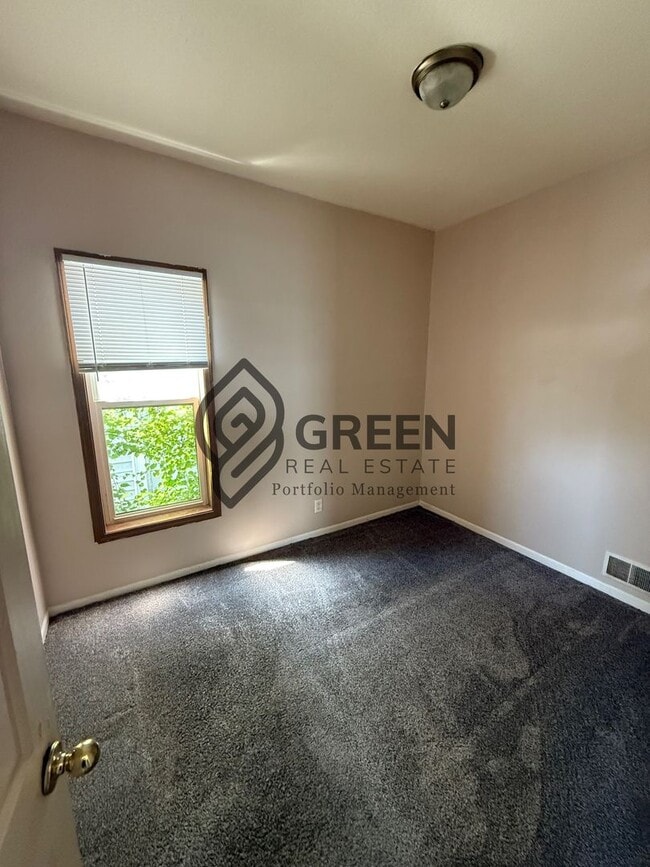 Building Photo - 2 bed 1 bathroom Apartment for rent in Kan...