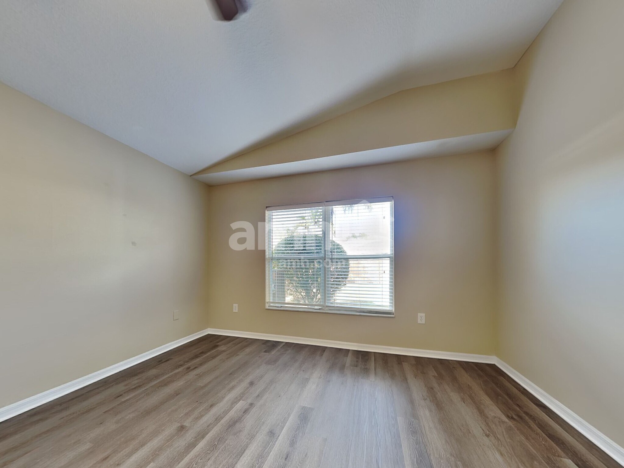 Building Photo - 27437 Sugar Loaf Dr