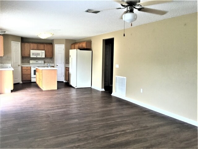 Building Photo - 16452 Corner Lake Dr