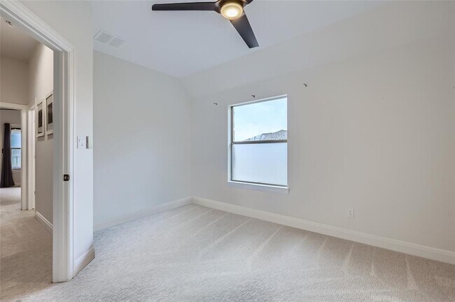 Building Photo - 217 Emerald Ridge Dr