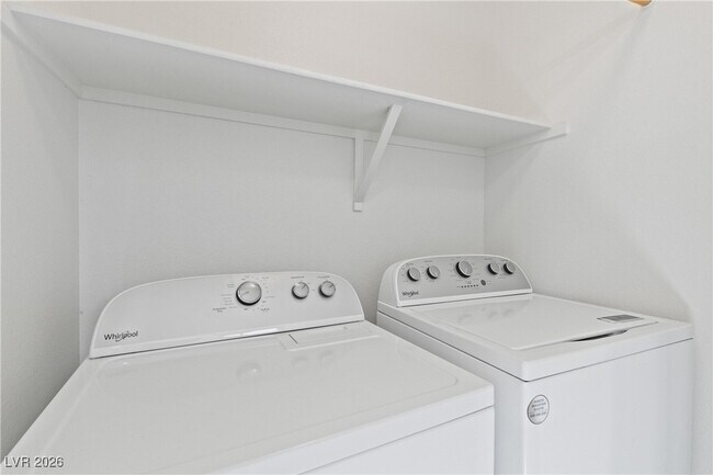 Building Photo - 9475 S Soloshine St