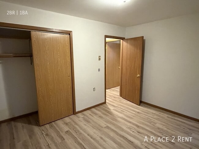 Building Photo - 1733 Hemlock Dr