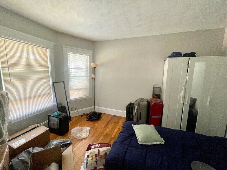 Building Photo - 38 George St