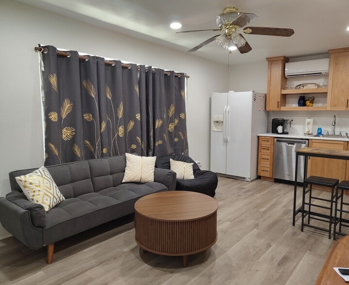 Living/Kitchenette - 1671 Lisbon Ln