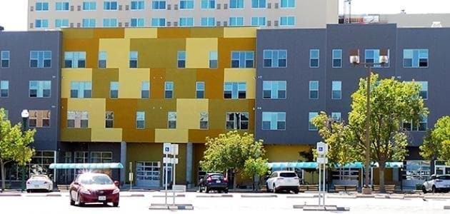 Building Photo - 601 N Oregon St