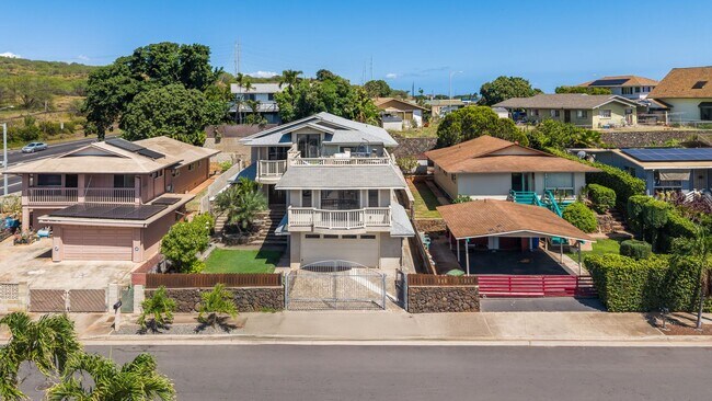 Building Photo - Large Island Getaway in Sunny Kapolei
