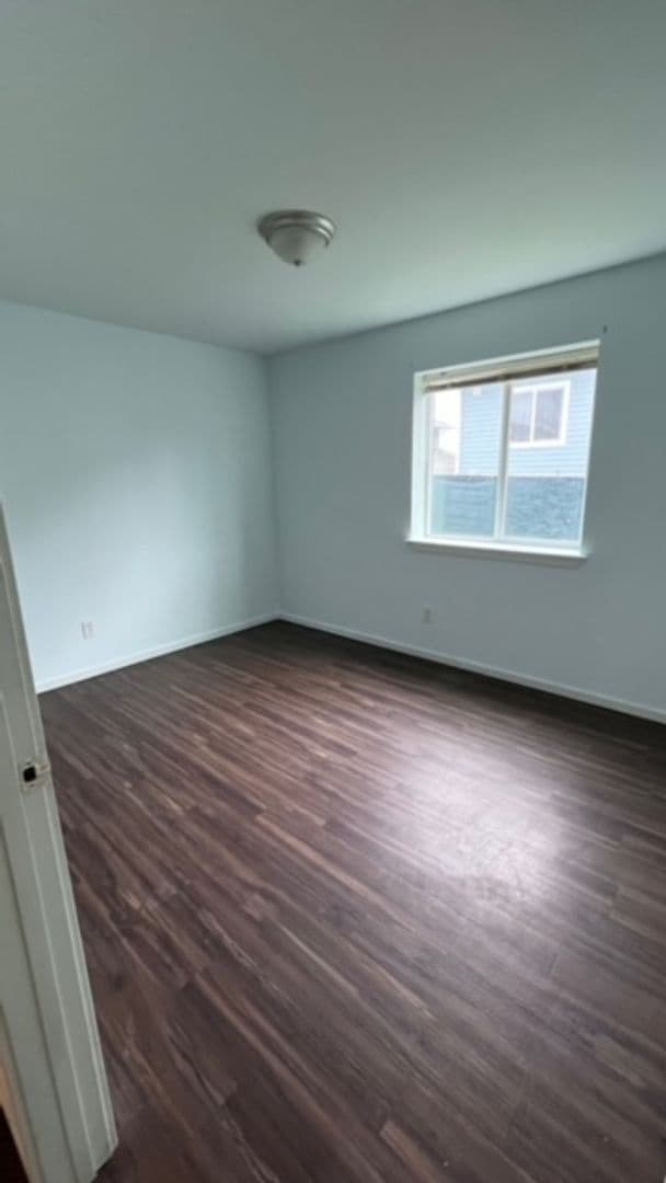 Building Photo - 5 bedroom 2 bath duplex now available!!!