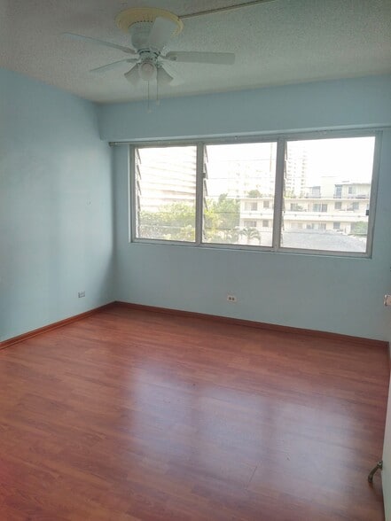 Building Photo - 2015 Ala Wai Blvd