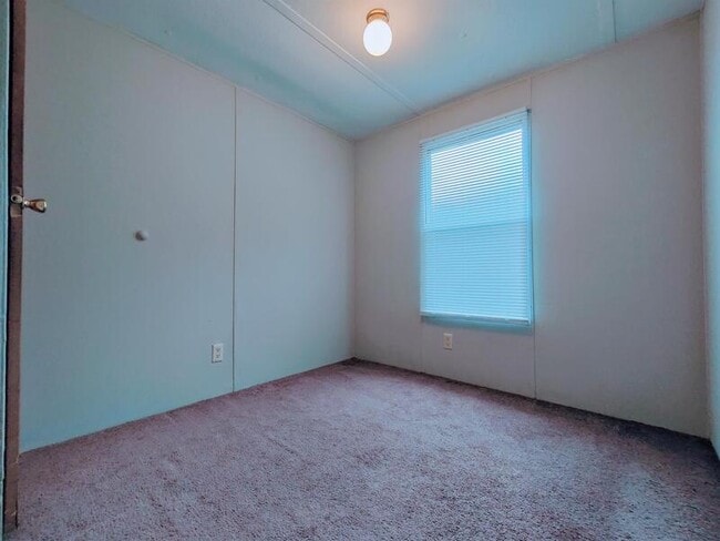 Building Photo - 308 Sunshine Dr