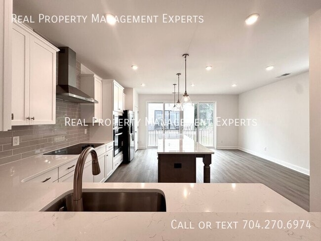 Building Photo - 15328 Ballancroft Pkwy