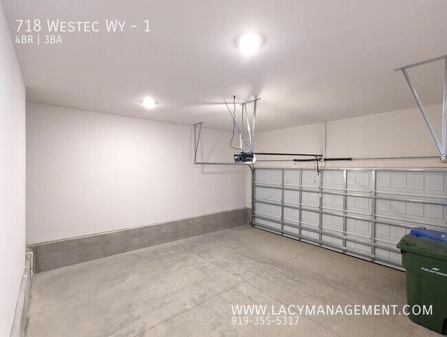 Building Photo - 718 Westec Wy