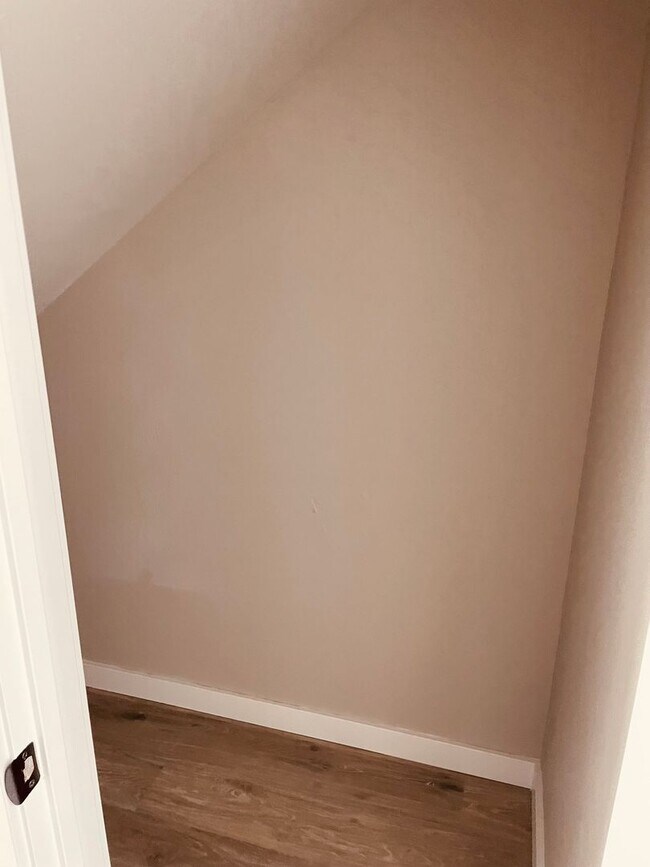 Building Photo - 3 Bd / 2.5 Bath