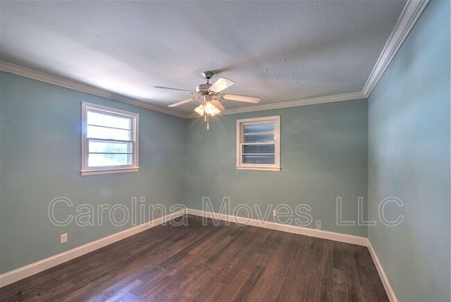 Building Photo - 1760 Memorial Dr Ext
