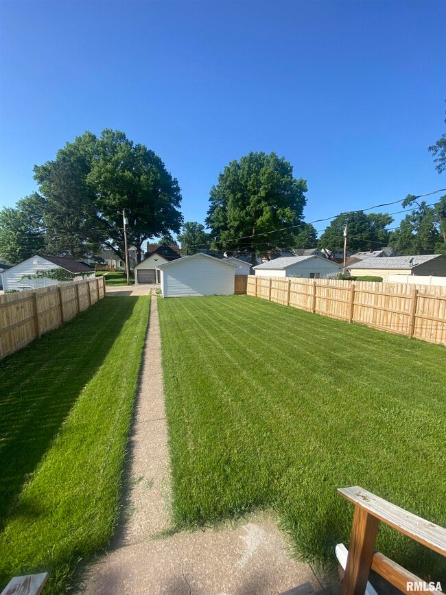 Building Photo - 1131 E Garfield St