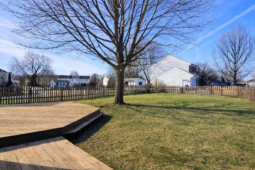 Building Photo - 83 Brookfield Rd