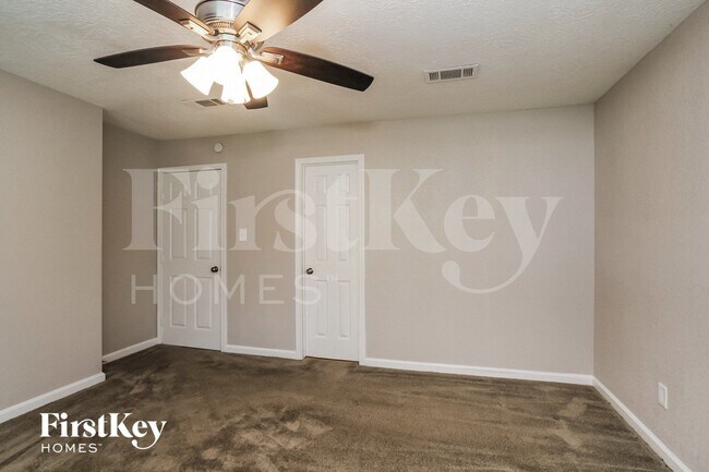 Building Photo - 24106 Creekview Dr