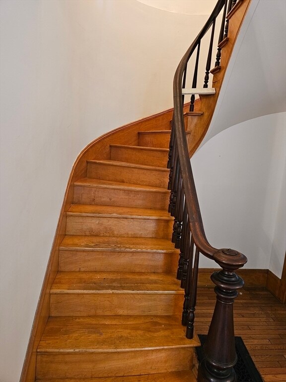 Building Photo - 1 Spring St