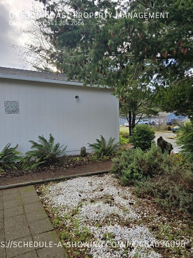 Building Photo - 765 SE Bird Ave