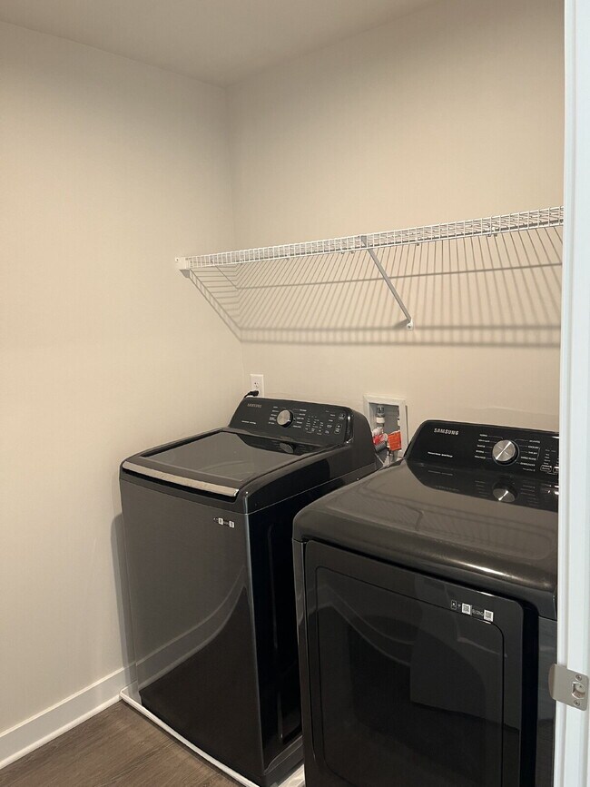 Building Photo - "Charming 3-Bedroom Townhouse with 2.5 Baths on Riverbrook Drive – Your Perfect Gallatin Retreat!"