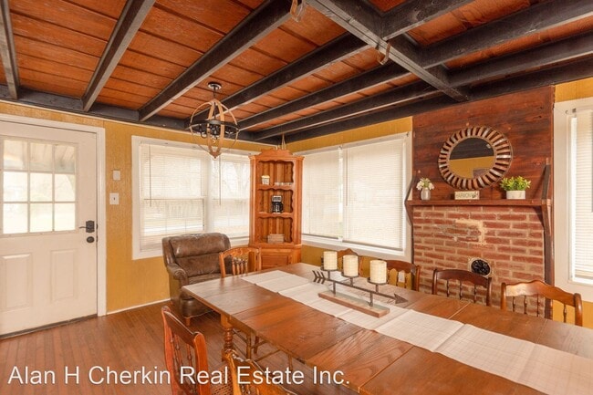 Building Photo - 3 br, 1 bath House - 4 East Miller Road