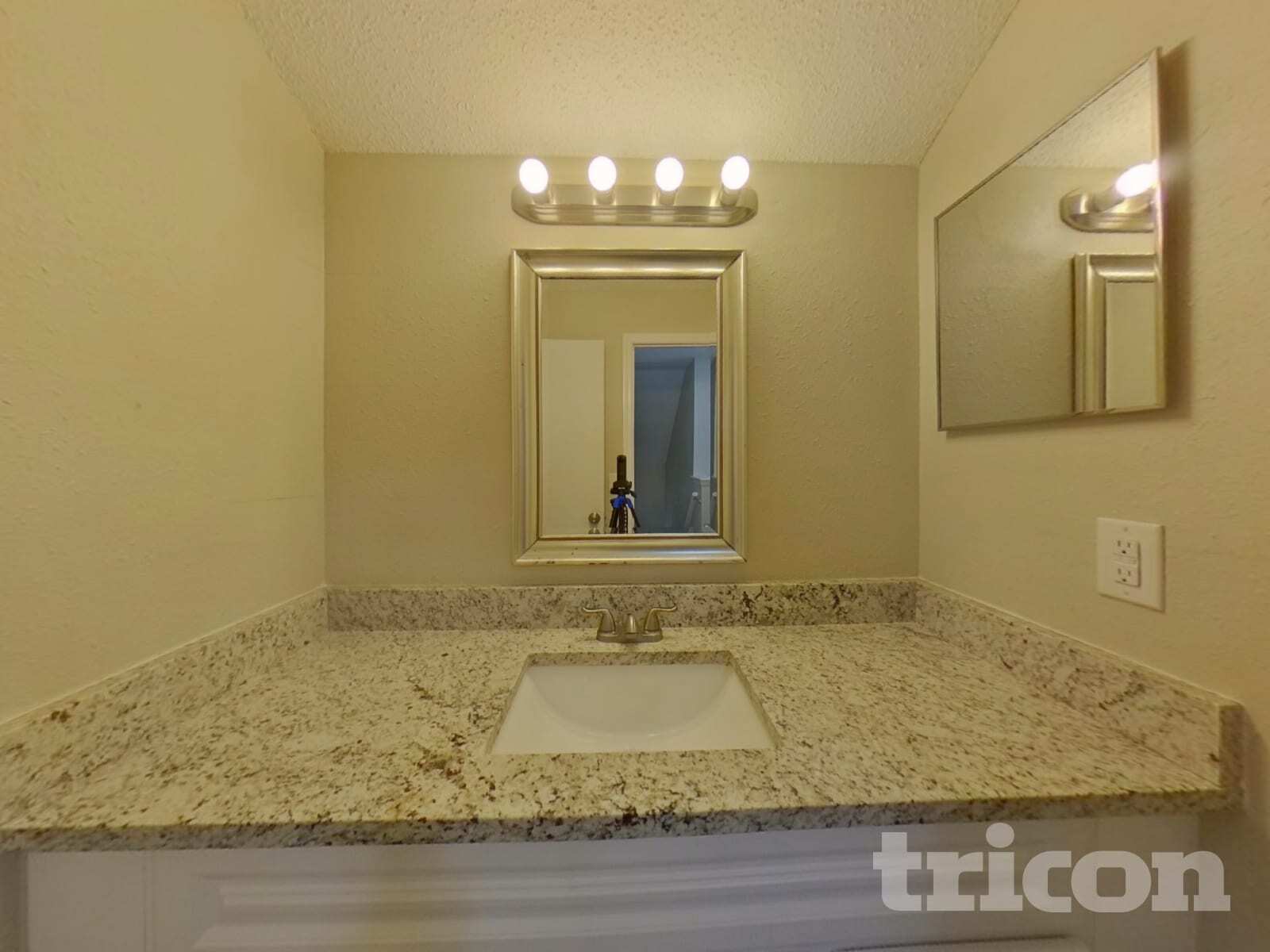 Building Photo - 1930 Bluets Ct