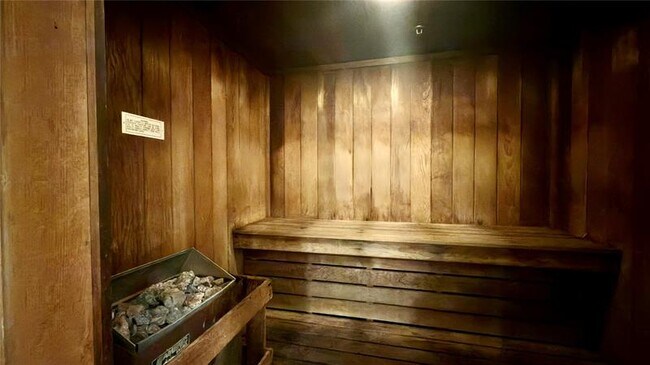 Building Photo - 9340 Lagoon Pl