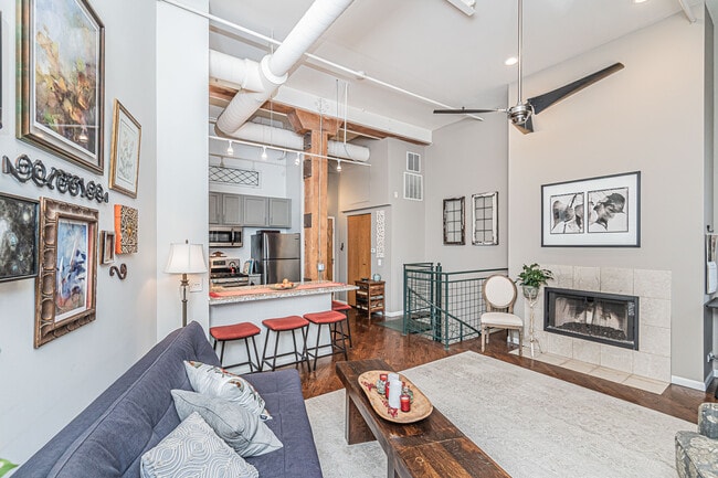 Building Photo - 601 Linden Pl