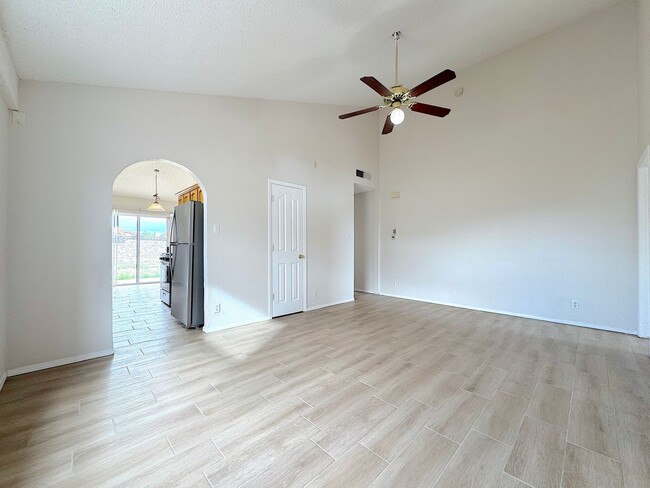 Building Photo - East El Paso 2bed/2Bath Duplex!