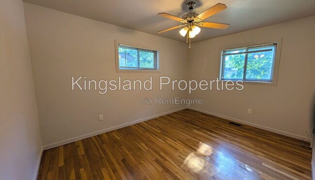 Building Photo - 272 Elmdale Dr